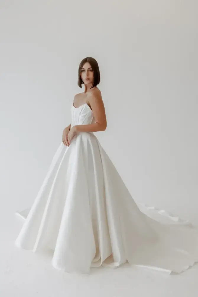 The Allure of Basque Waist Gowns: A Vintage Silhouette for the Modern Bride Image